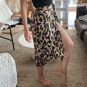 Cheetah wrap skirt 
Size small
